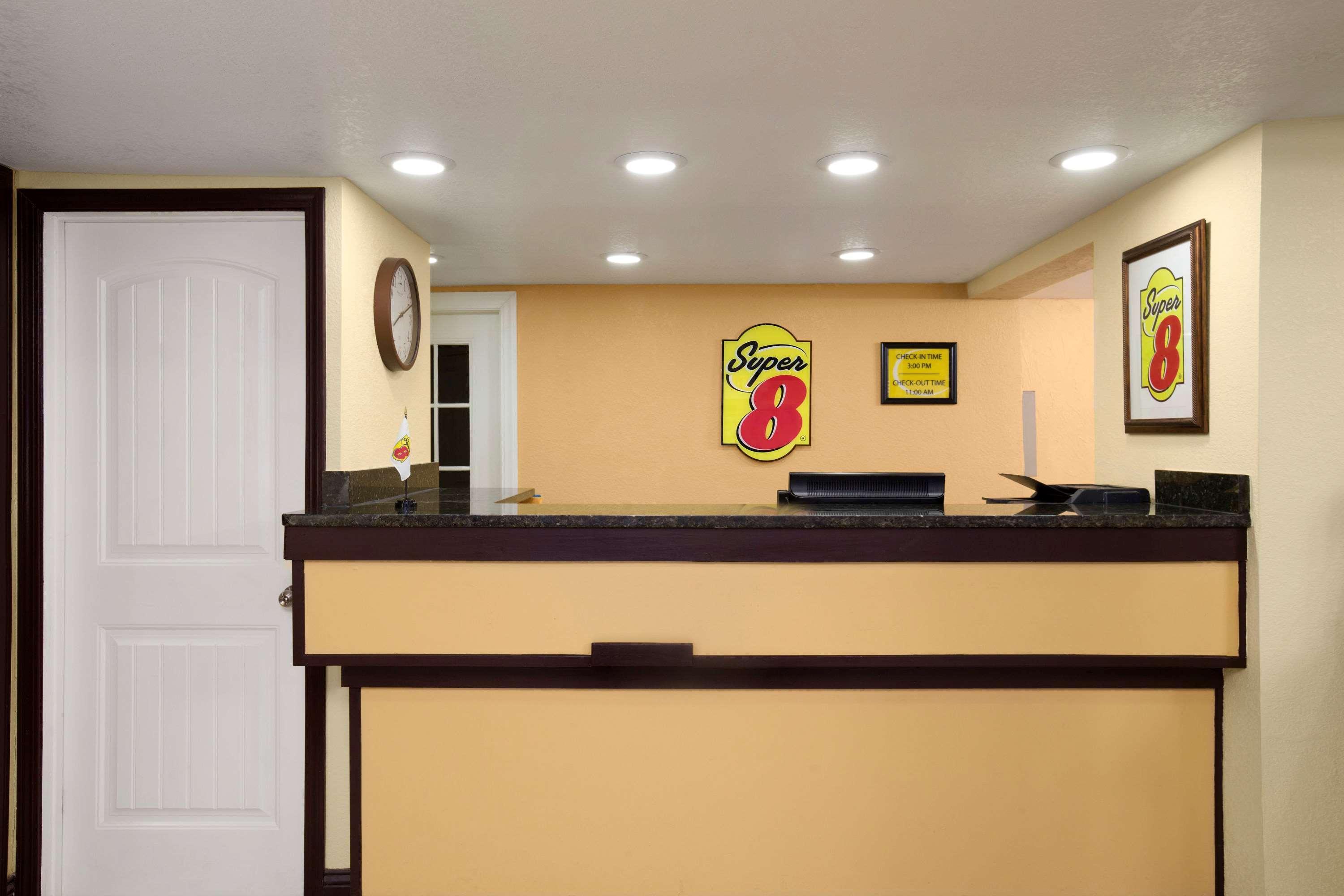Super 8 By Wyndham Woodward Ξενοδοχείο Εξωτερικό φωτογραφία